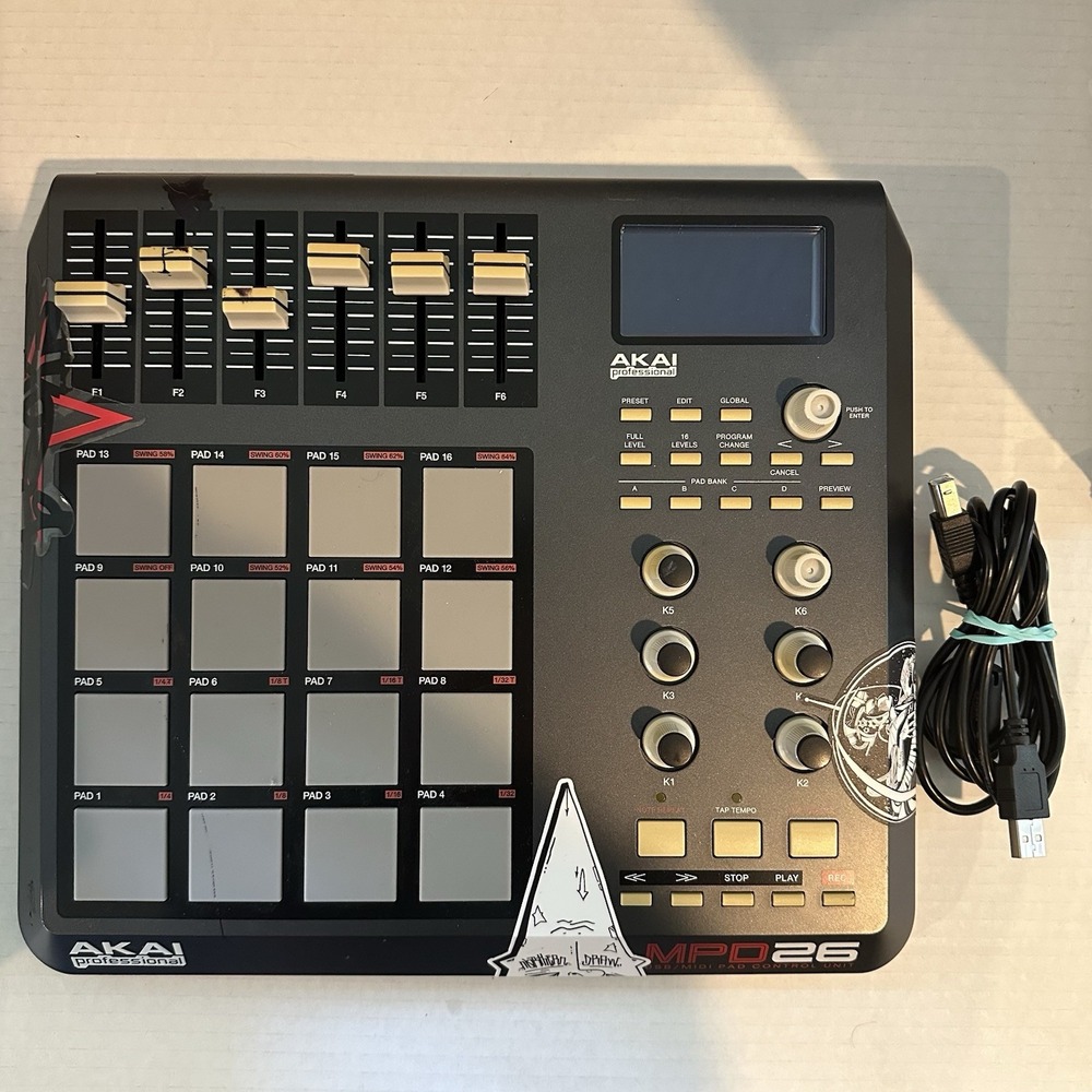 AKAI Professional MPD26 USB/MIDI‎ Pad Control Unit Studio Recording Musical